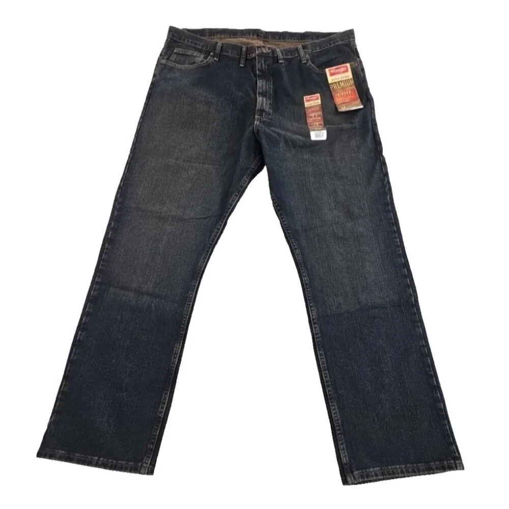 Wrangler Relaxed Fit Straight Jeans Men's 44 x 32 Dark Wash Flex NWT New 97LRWBI